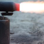 Устройство бензиновой паяльной лампы и инструкция по ее использованию